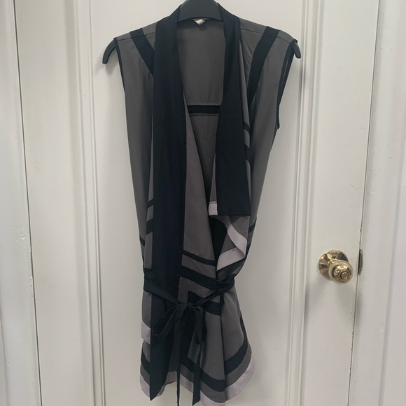 BCBG runway geometric cut out top wrap - Picture 4 of 8